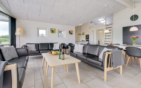 Finja - 500M from the Sea: Zona Residenziale, Tetto, Sobborgo, Driveway, Estate, Camino