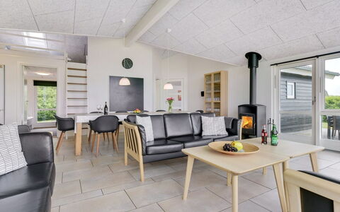 Finja - 500M from the Sea: Zona Residenziale, Tetto, Sobborgo, Driveway, Estate, Camino