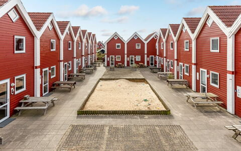Alissa - 400M from the Sea: Mobilia, Legna, Interior Design, Pavimentazione, Pavimento, Sedia, Camera, Soffitto, Soggiorno, Appartamento