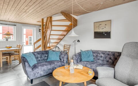 Alissa - 400M from the Sea: Mobilia, Legna, Interior Design, Pavimentazione, Pavimento, Sedia, Camera, Soffitto, Soggiorno, Appartamento