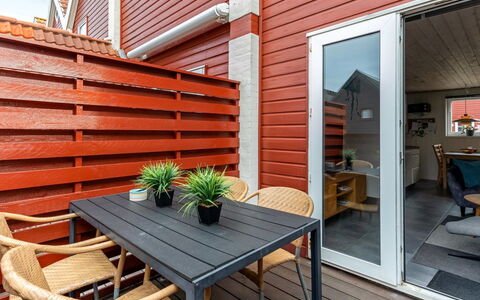 Alissa - 400M from the Sea: Mobilia, Legna, Interior Design, Pavimentazione, Pavimento, Sedia, Camera, Soffitto, Soggiorno, Appartamento
