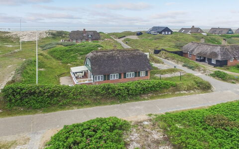 Mattias - 100M from the Sea: Zona Residenziale, Tetto, Sobborgo, Driveway, Estate, Camino
