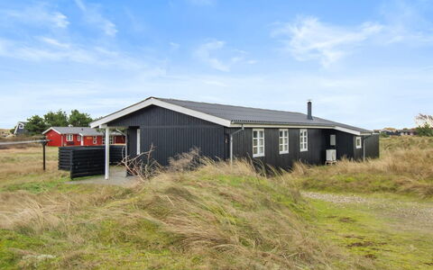 Eikka - 600M from the Sea: Arbusto, Urban Design, Groundcover, Brick, Appartamento, Estate, Muratura, Balcone, Landscaping