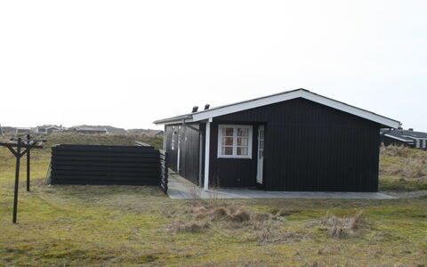 Eikka - 600M from the Sea: Arbusto, Urban Design, Groundcover, Brick, Appartamento, Estate, Muratura, Balcone, Landscaping