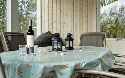 Patrice - 2Km from the Sea: Mobilia, Interior Design, Sedia, Pavimentazione, Tavolo, Ricorrere, Pavimento, Soffitto, Camera, Eco Hotel