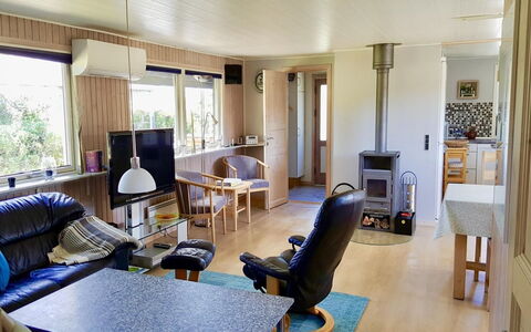Gudrid - 500M from the Sea: Mobilia, Interior Design, Pavimentazione, Legna, Pavimento, Soffitto, Camera, Soggiorno, Divano, Illuminazione