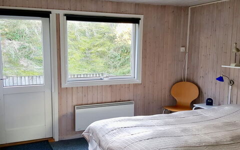 Gudrid - 500M from the Sea: Camera Da Letto, Letto, Lenzuolo, Parete, Bedding, Legna, Interior Design, Pavimento, Pavimentazione, Mobilia