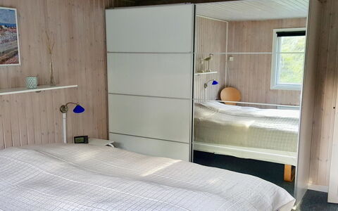 Gudrid - 500M from the Sea: Legna, Pavimentazione, Mobilia, Pavimento, Interior Design, Camera Da Letto, Letto, Camera, Lenzuolo, Bedding