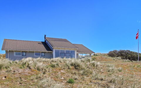 Wikar - 50M from the Sea: Architettura, Tetto, Casa, Materiale Composito, Illuminazione Diurna, Raccordo, Driveway