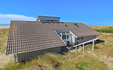 Wikar - 50M from the Sea: Architettura, Tetto, Casa, Materiale Composito, Illuminazione Diurna, Raccordo, Driveway