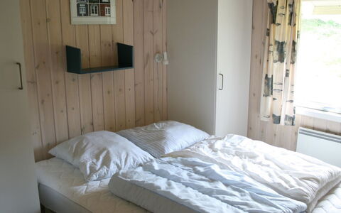 Klint - 1.7Km from the Sea: Tetto, Casa, Lotto, Casa, Villetta, Estate, Edifici Giardino, Shade, Log Cabin, Landscaping