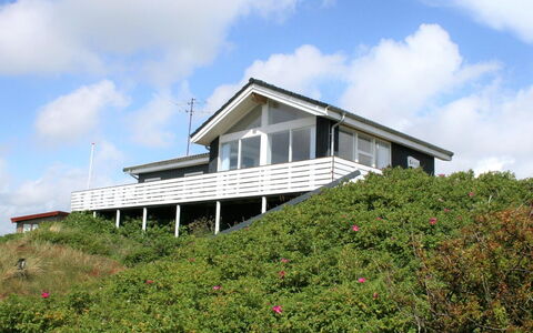 Ute - 200M from the Sea: Zona Residenziale, Tetto, Sobborgo, Driveway, Estate, Camino