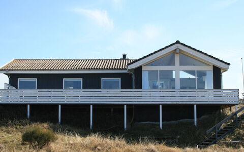 Ute - 200M from the Sea: Zona Residenziale, Tetto, Sobborgo, Driveway, Estate, Camino
