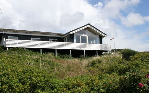 Ute - 200M from the Sea: Zona Residenziale, Tetto, Sobborgo, Driveway, Estate, Camino