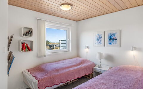 Ute - 200M from the Sea: Parete, Legna, Soffitto, Interior Design, Camera Da Letto, Pavimento, Casa, Mobilia, Letto, Camera