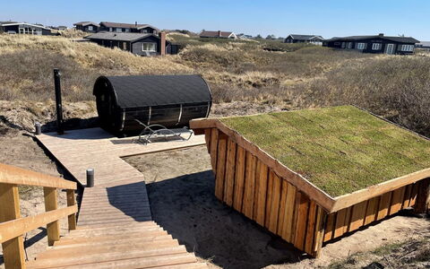 Faxi - 100M from the Sea: Arbusto, Urban Design, Groundcover, Brick, Appartamento, Estate, Muratura, Balcone, Landscaping