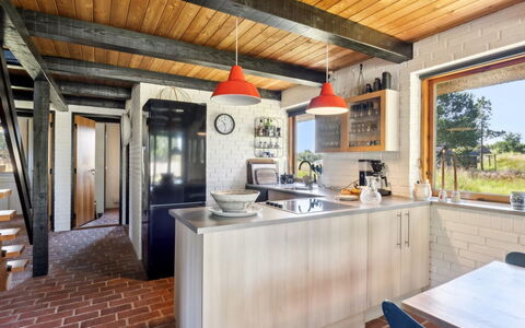 Jorinde - 2.8Km from the Sea: Legna, Cucina, Soffitto, Mobilia, Interior Design, Controsoffitto, Pavimentazione, Elettrodomestico Da Cucina, Camera, Cabinetry