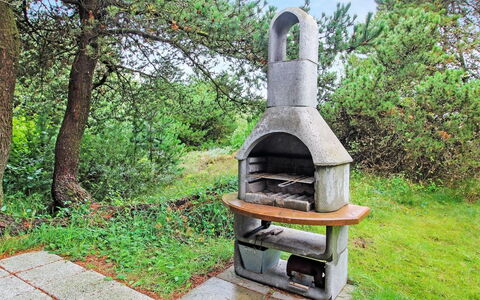 Heidie - 3.0Km from the Sea: Erba, Casa, Tetto, Casa, Villetta, Arbusto, Lotto, Area Rurale, Agriturismo, Groundcover