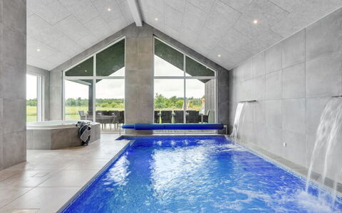 Fridel - 4Km from the Sea: Piscina, Fascio, Illuminazione Diurna, Alluminio