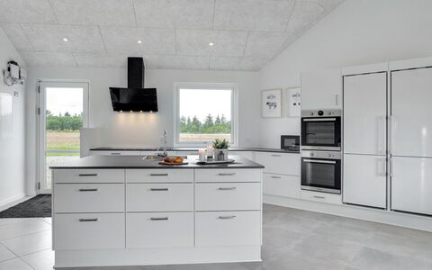 Fridel - 4Km from the Sea: Cucina, Pavimentazione, Controsoffitto, Soffitto, Elettrodomestico Da Cucina, Cabinetry, Apparecchio Major, Cucina Stufa, Interior Design, Elettrodomestico