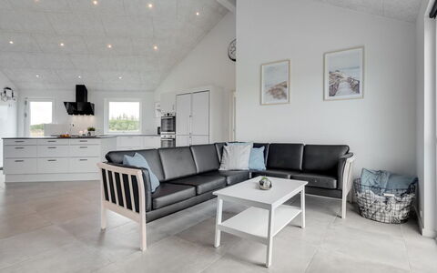 Fridel - 4Km from the Sea: Legna, Pavimentazione, Pavimento, Mobilia, Interior Design, Soffitto, Soggiorno, Casa, Divano
