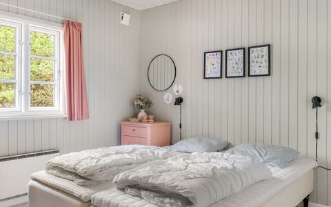 Granke - 3.8Km from the Sea: Camera Da Letto, Letto, Lenzuolo, Bedding, Interior Design, Biancheria, Mobilia, Telaio Del Letto, Pavimento, Casa