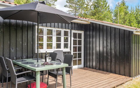 Granke - 3.8Km from the Sea: Tetto, Casa, Lotto, Casa, Villetta, Estate, Edifici Giardino, Shade, Log Cabin, Landscaping