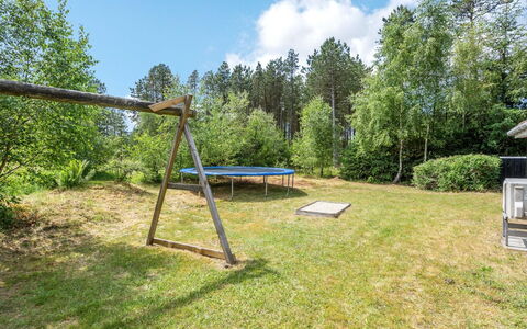 Granke - 3.8Km from the Sea: Tetto, Casa, Lotto, Casa, Villetta, Estate, Edifici Giardino, Shade, Log Cabin, Landscaping