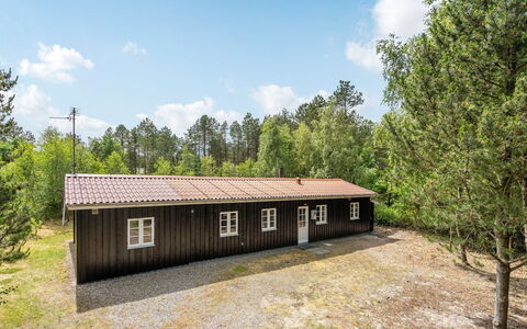 Granke - 3.8Km from the Sea: Tetto, Casa, Lotto, Casa, Villetta, Estate, Edifici Giardino, Shade, Log Cabin, Landscaping