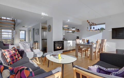 Pirkko - 100M from the Sea: Mobilia, Interior Design, Pavimentazione, Pavimento, Divano, Camera, Legna, Soggiorno, Soffitto, Sedia