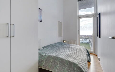 Pirkko - 100M from the Sea: Interior Design, Legna, Pavimentazione, Pavimento, Camera Da Letto, Letto, Soffitto, Appartamento, Mobilia, Lenzuolo