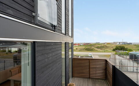 Pirkko - 100M from the Sea: Legna, Materiale Composito, Raccordo, Appartamento, Metallo, Balcone, Illuminazione Diurna, Bicchiere, Latifoglie, Plank