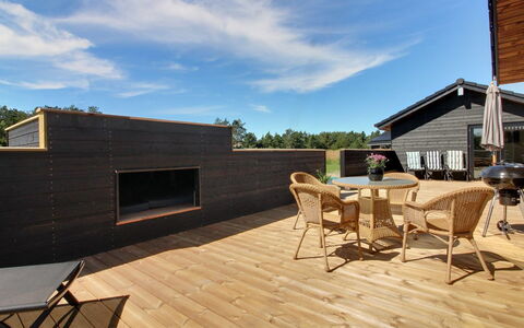 Tahvo - 3.3Km from the Sea: Arbusto, Urban Design, Groundcover, Brick, Appartamento, Estate, Muratura, Balcone, Landscaping