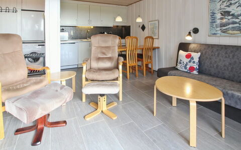 Gertruda - 2.3Km from the Sea: Mobilia, Legna, Pavimentazione, Interior Design, Pavimento, Soffitto, Camera, Tavolo, Soggiorno, Sedia