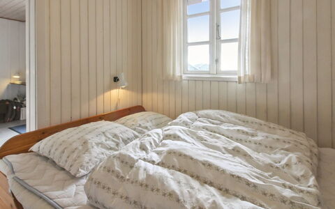 Gertruda - 2.3Km from the Sea: Legna, Camera Da Letto, Letto, Lenzuolo, Pavimento, Bedding, Pavimentazione, Biancheria, Interior Design, Telaio Del Letto