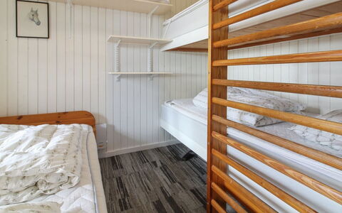 Gertruda - 2.3Km from the Sea: Pavimentazione, Pavimento, Legna, Interior Design, Letto, Letto A Castello, Camera Da Letto, Soffitto, Lenzuolo, Color Legno