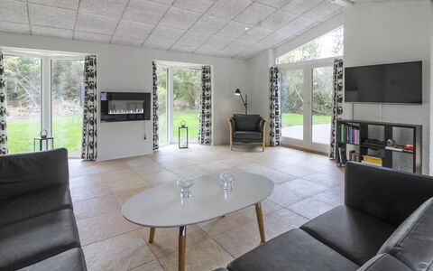 Vieno - 2.6Km from the Sea: Interior Design, Pavimentazione, Legna, Soffitto, Mobilia, Pavimento, Soggiorno, Casa, Divano, Camera