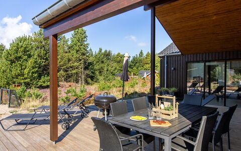 Heidi - 1Km from the Sea: Legna, Portico, Mobilia, Shade, Deck, Latifoglie, Sedia, Mobili Da Esterno, Color Legno, Pavimento In Legno