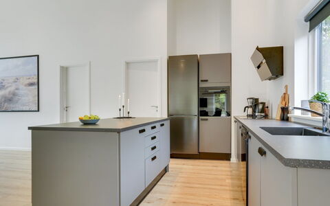 Heidi - 1Km from the Sea: Cucina, Controsoffitto, Elettrodomestico Da Cucina, Interior Design, Pavimentazione, Mobilia, Cabinetry, Pavimento, Legna, Apparecchio Major