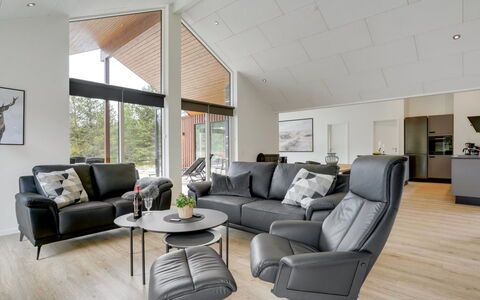 Heidi - 1Km from the Sea: Mobilia, Interior Design, Divano, Soggiorno, Pavimentazione, Casa, Pavimento, Sedia, Comfort