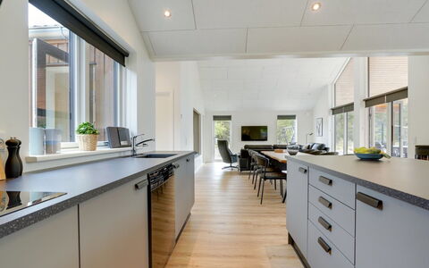 Heidi - 1Km from the Sea: Interior Design, Controsoffitto, Cucina, Pavimentazione, Mobilia, Legna, Cabinetry, Pavimento, Soffitto, Pavimento In Legno