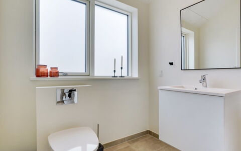 Heidi - 1Km from the Sea: Interior Design, Bagno, Pavimentazione, Parete, Idraulico Fixture, Pavimento, Soffitto, Idraulico, Rubinetto, Mobiletto Del Bagno