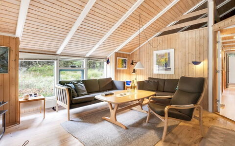 Aamu - 300M to the Fjord: Soffitto, Pavimentazione, Interior Design, Pavimento, Materiale Composito, Mobilia, Ricorrere, Hotel, Design, Illuminazione Diurna
