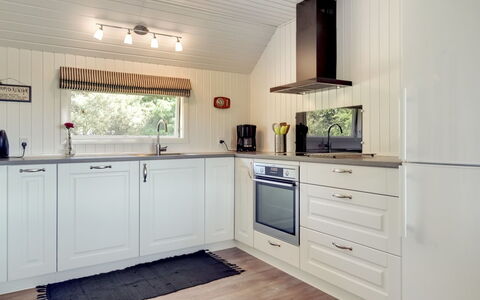 Brunon - 1.5Km from the Sea: Legna, Pavimentazione, Interior Design, Pavimento, Mobilia, Cabinetry, Controsoffitto, Casa, Cucina, Camera