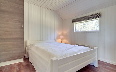 Brunon - 1.5Km from the Sea: Pavimentazione, Legna, Pavimento, Camera Da Letto, Interior Design, Soffitto, Letto, Mobilia, Camera, Illuminazione