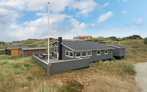 Stojmena - 200M from the Sea: Arbusto, Urban Design, Groundcover, Brick, Appartamento, Estate, Muratura, Balcone, Landscaping