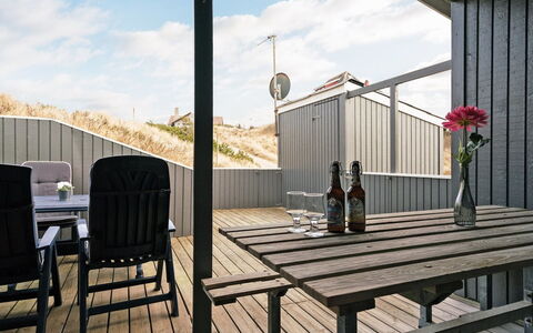 Stojmena - 200M from the Sea: Arbusto, Urban Design, Groundcover, Brick, Appartamento, Estate, Muratura, Balcone, Landscaping