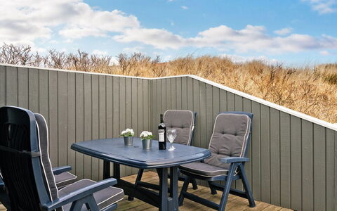 Stojmena - 200M from the Sea: Arbusto, Urban Design, Groundcover, Brick, Appartamento, Estate, Muratura, Balcone, Landscaping