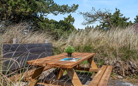 Etti - 1Km from the Sea: Arbusto, Urban Design, Groundcover, Brick, Appartamento, Estate, Muratura, Balcone, Landscaping