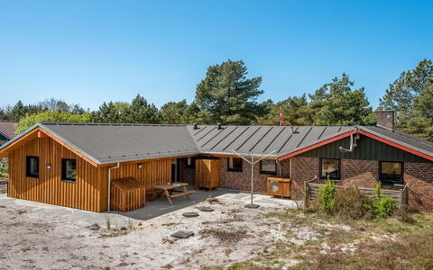 Etti - 1Km from the Sea: Arbusto, Urban Design, Groundcover, Brick, Appartamento, Estate, Muratura, Balcone, Landscaping
